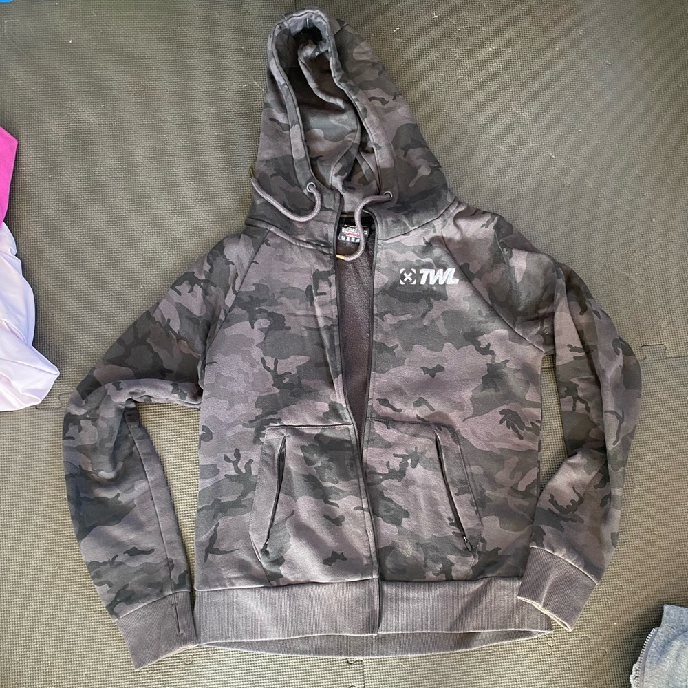 TWL camo zipper hoodie, S